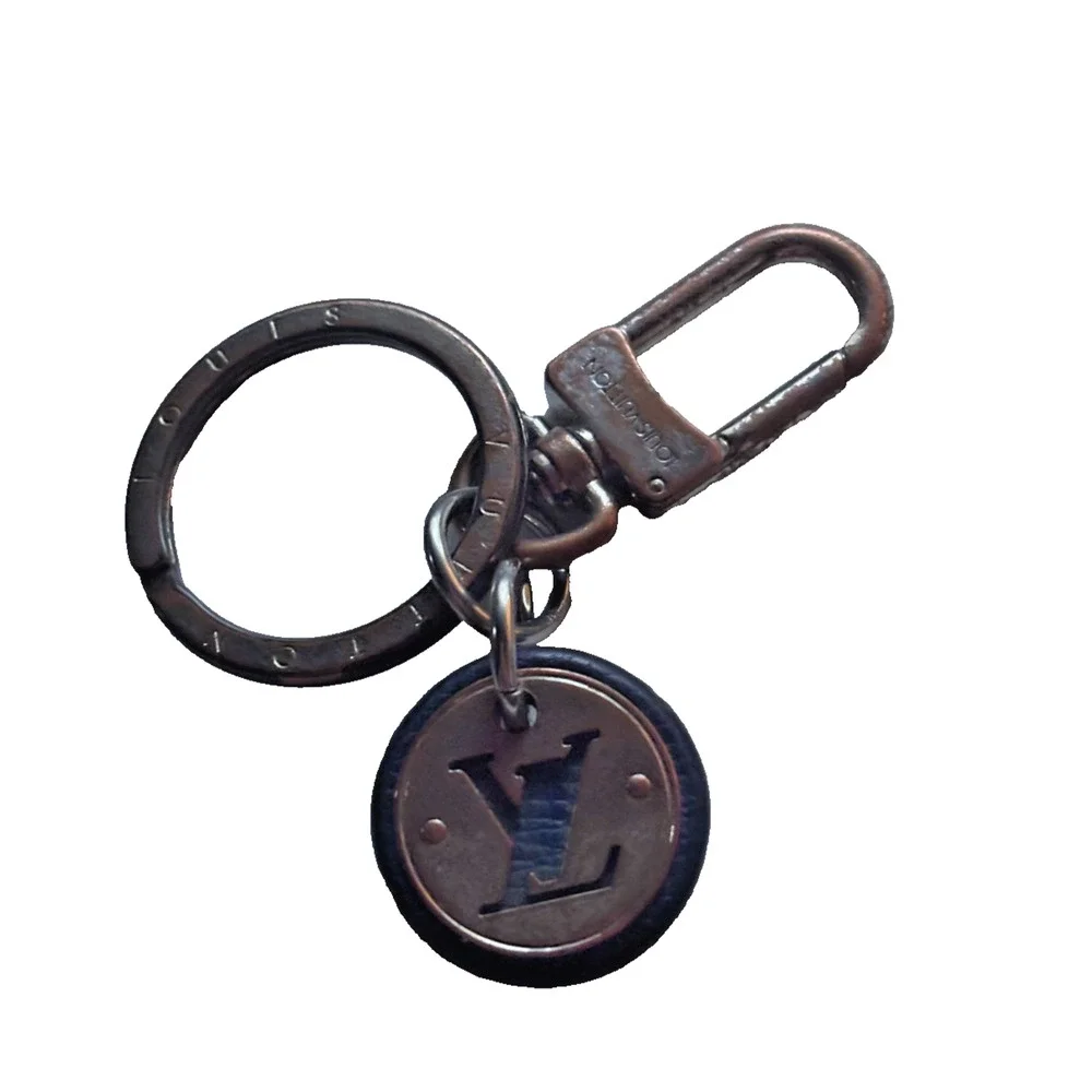 Louis Vuitton M67362 LV Cut Circle Key Ring Holder Silver Bag Charm Keychain